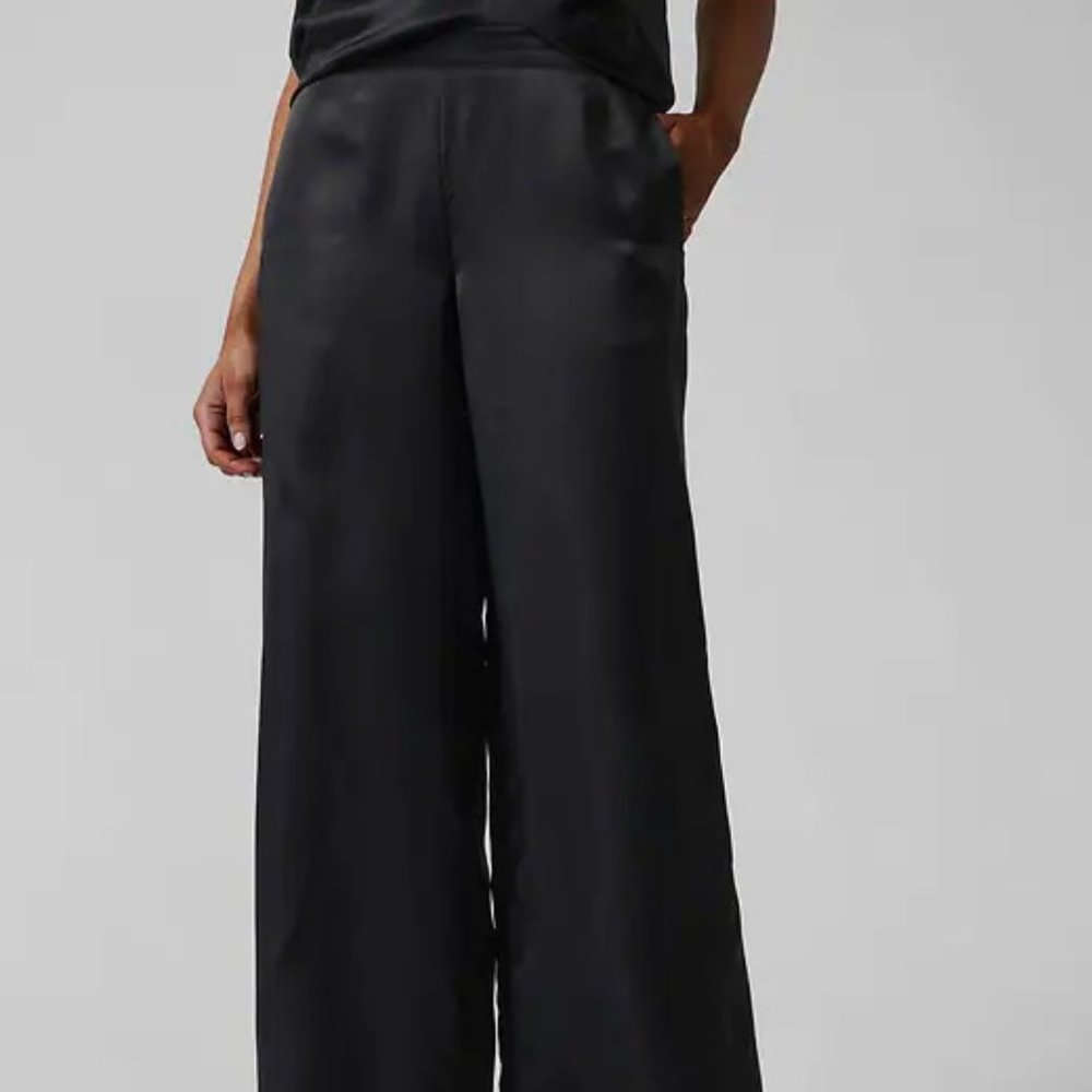 Athleta Calm Cool Pant size M Black